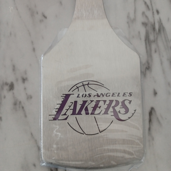 NBA LOS ANGELES LAKERS SPATULA AND BOTTLE OPENER - Picture 6 of 7